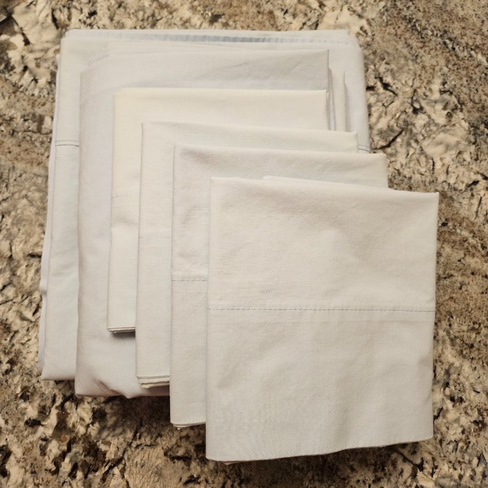 SET OF MARTEX QUEEN LIGHT BLUE FLAT & FITTED SHEETS AND 4 STANDARD PILLOWCASES